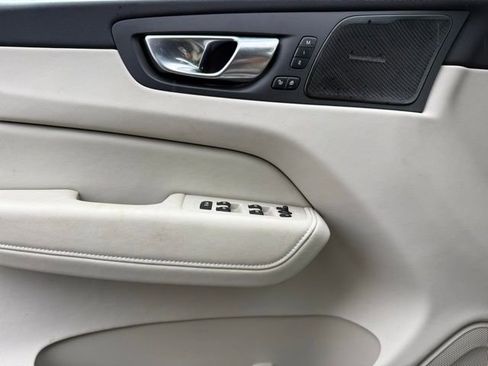 Used 2023 Volvo XC60 T8 Ultimate w/ Climate Package image 12