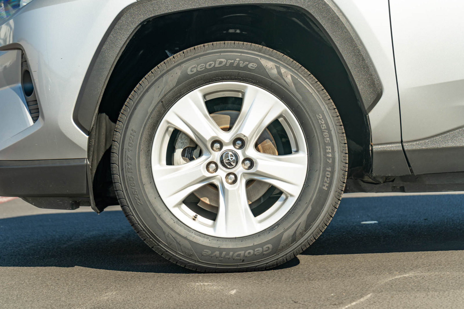 Used 2019 Toyota RAV4 XLE FWD image 5