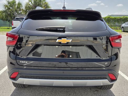 Certified 2025 Chevrolet Trax LT w/ Driver Confidence Package FWD image 4