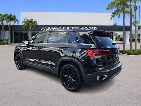 Certified 2023 Volkswagen Taos SE w/ Panoramic Sunroof Package FWD image 5