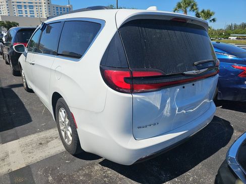 Used 2022 Chrysler Pacifica Touring-L FWD image 7