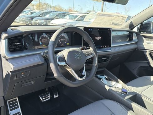 New 2026 Volkswagen Tiguan SE R-Line FWD image 10