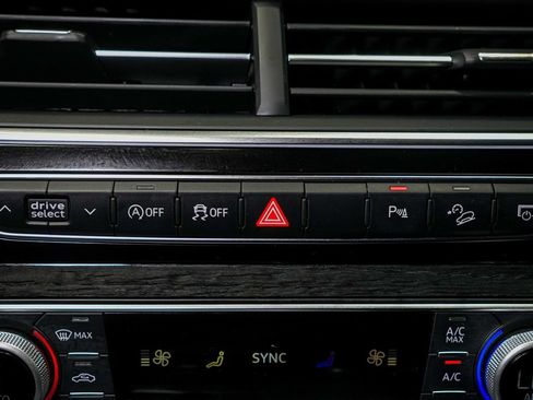 Used 2018 Audi Q7 3.0T Premium Plus w/ Premium Plus Package AWD/4WD image 23