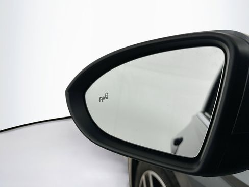 Used 2025 Volkswagen Jetta SE image 16