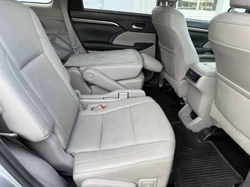 Used 2015 Toyota Highlander Limited image 31