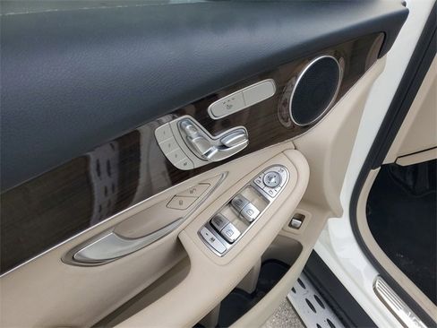 Used 2022 Mercedes-Benz GLC 300 image 12
