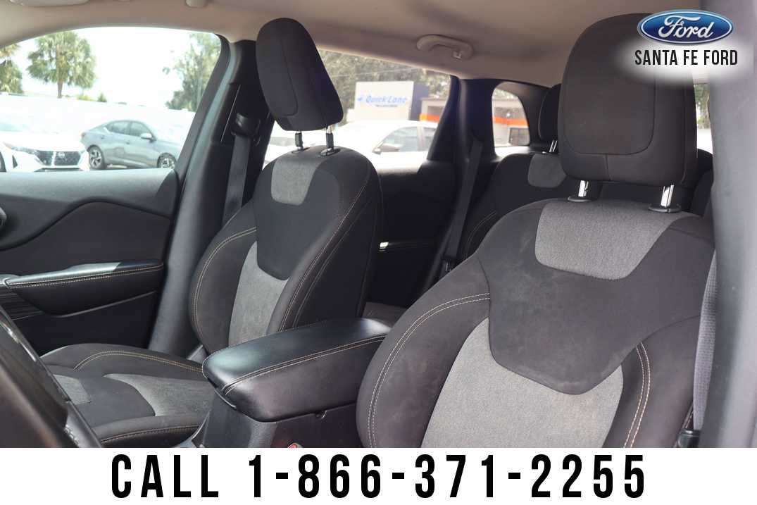 Used 2016 Jeep Cherokee Sport FWD image 12