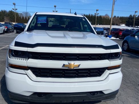 Used 2018 Chevrolet Silverado 1500 Custom w/ Custom Convenience Package image 9