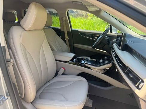 Used 2022 Lincoln Nautilus AWD w/ Premium Package image 19