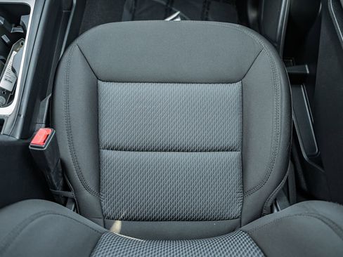 Used 2022 Ford Explorer XLT image 38