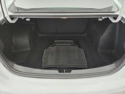 Used 2017 Chevrolet Malibu LT FWD image 26