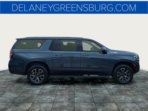 Used 2021 Chevrolet Suburban Z71 w/ Z71 Signature Package AWD/4WD image 2