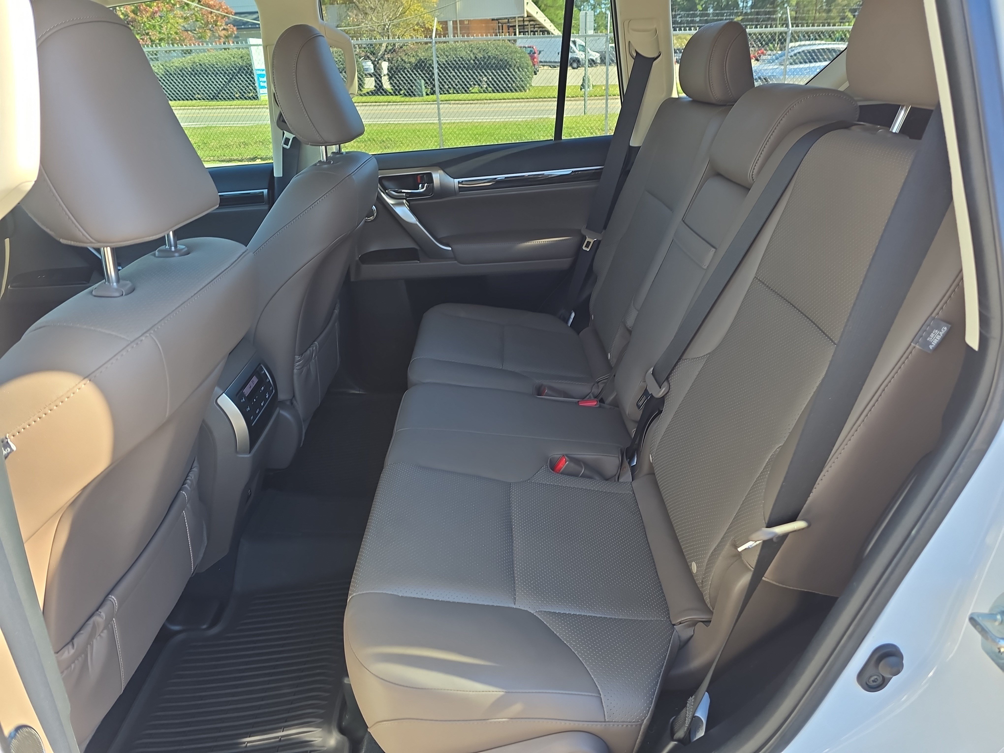 Used 2022 Lexus GX 460 Luxury w/ Off Road Package AWD/4WD image 14