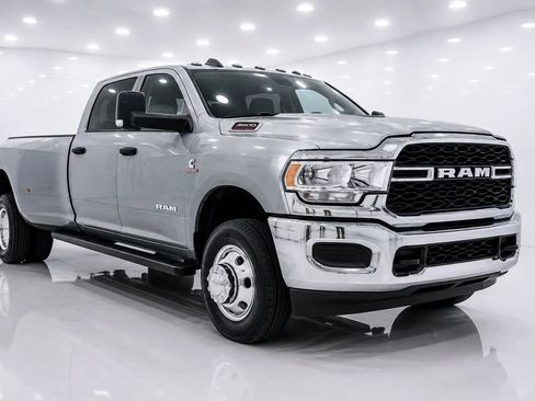 Used 2022 RAM 3500 Tradesman AWD/4WD image 7
