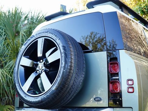 Used 2020 Land Rover Defender 110 HSE image 8