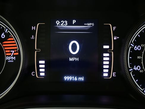 Used 2019 Jeep Cherokee Latitude w/ Cold Weather Group image 23