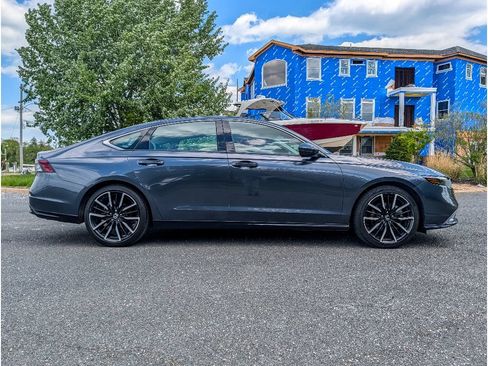 Used 2023 Honda Accord Touring image 4