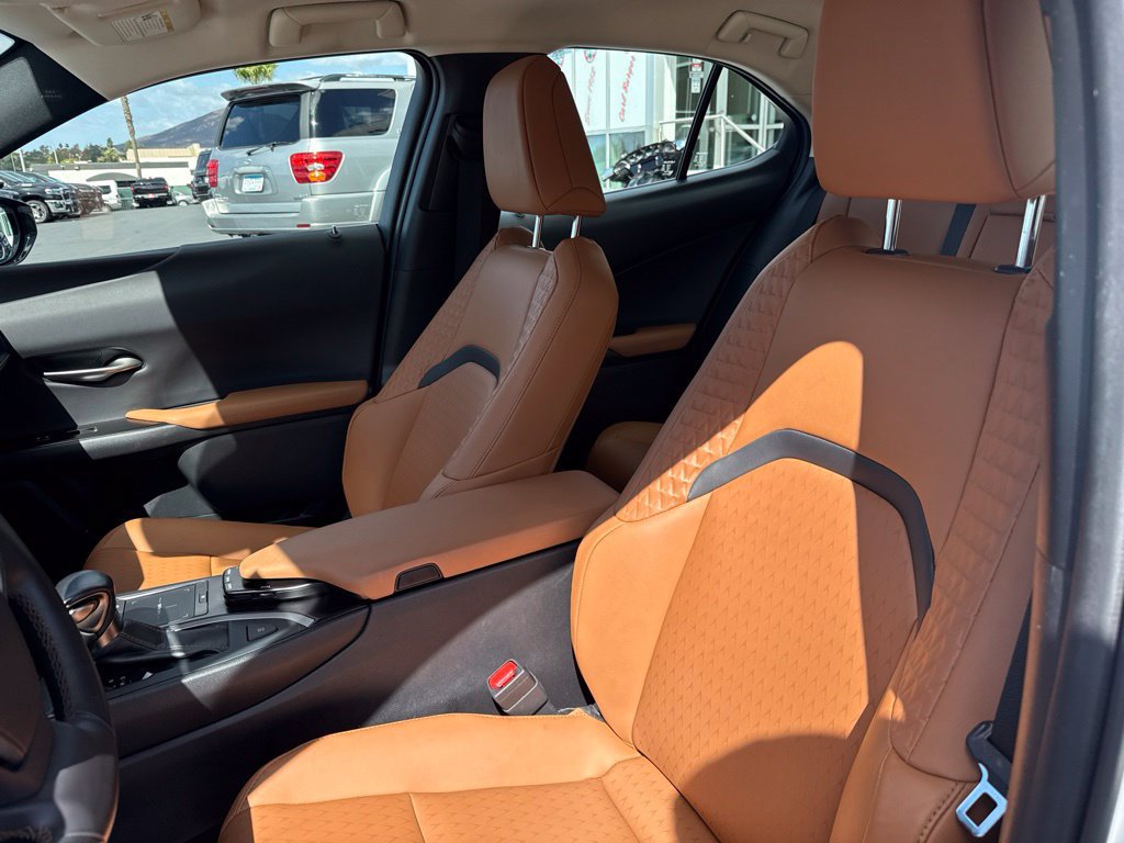 Used 2022 Lexus UX 200 w/ Accessory Package (Z1) FWD image 14