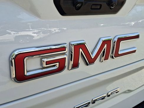 Used 2024 GMC Sierra 1500 SLT w/ SLT Premium Plus Package AWD/4WD image 23