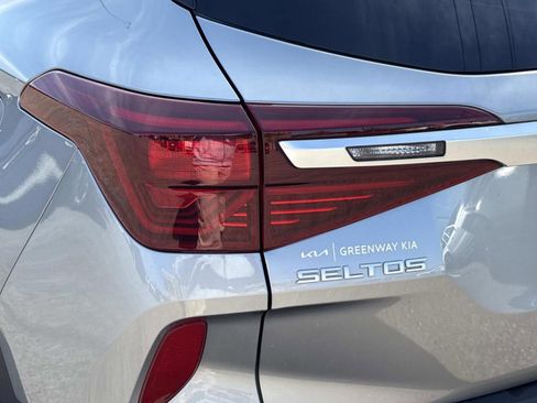Used 2023 Kia Seltos S FWD image 11
