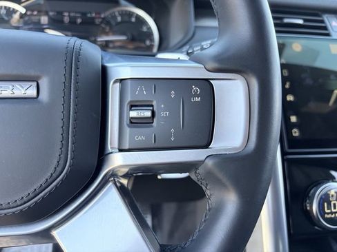 Used 2023 Land Rover Discovery S R-Dynamic image 9
