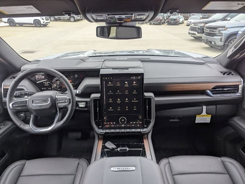 New 2026 GMC Yukon XL Denali w/ LPO, Floor Liner Package image 17