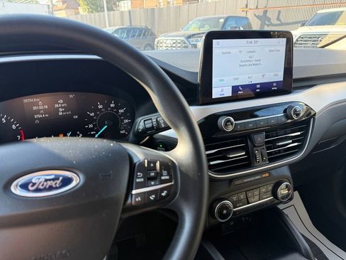 Used 2020 Ford Escape SE image 38