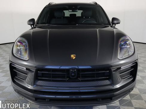 Used 2023 Porsche Macan AWD/4WD image 2