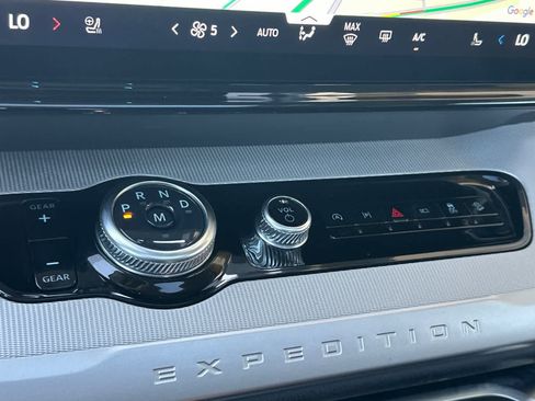 Certified 2025 Ford Expedition Active AWD/4WD image 25