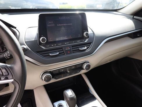 Used 2021 Nissan Altima 2.5 SV FWD image 15
