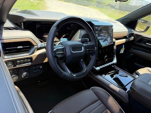 New 2026 GMC Yukon XL Denali Ultimate w/ LPO, Illumination Package AWD/4WD image 3