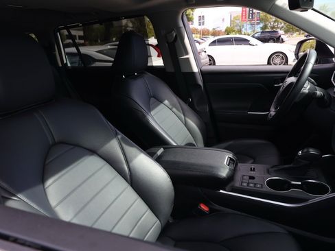 Used 2024 Toyota Highlander XLE image 21