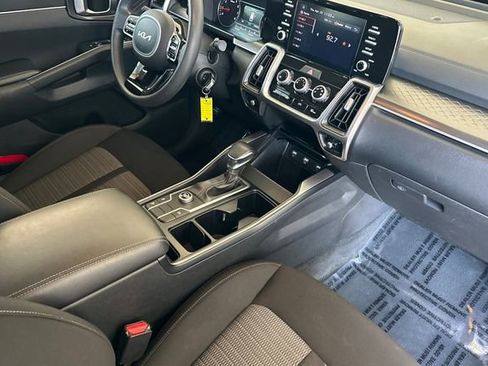 Used 2022 Kia Sorento LX FWD image 19