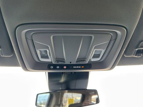 Used 2026 GMC Sierra 1500 Elevation image 8
