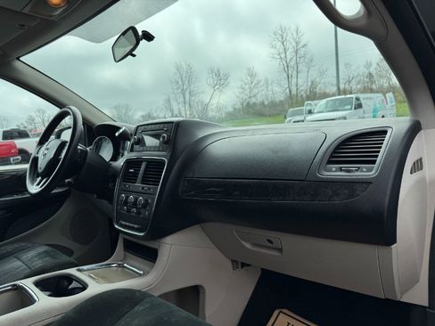 Used 2012 Dodge Grand Caravan SXT FWD image 20