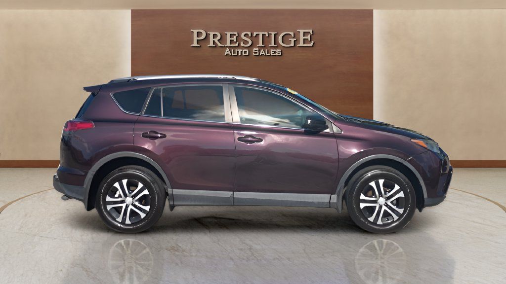 Used 2018 Toyota RAV4 LE FWD image 38