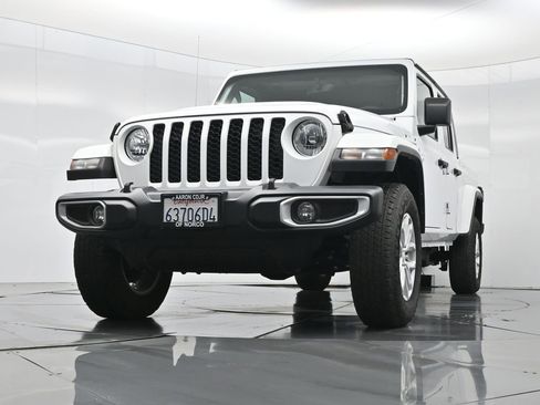 Used 2023 Jeep Gladiator Sport image 47