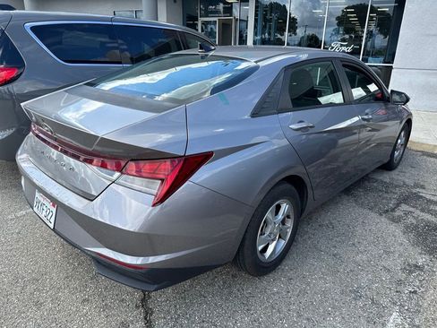 Used 2021 Hyundai Elantra SE FWD image 4