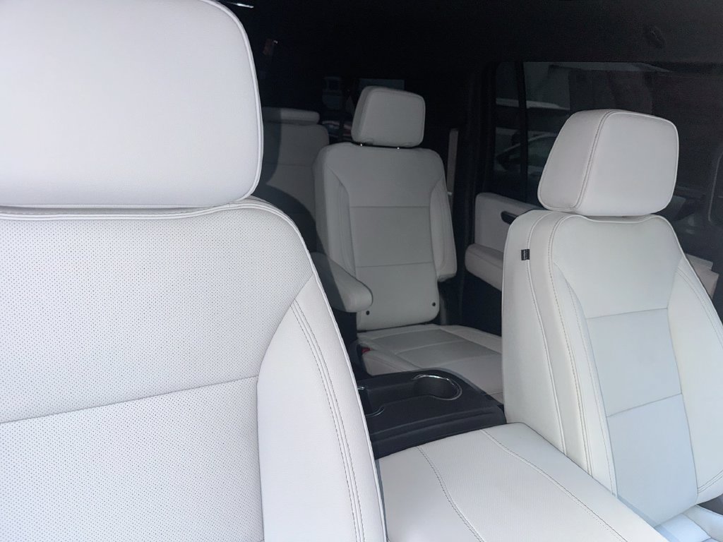 Used 2025 Chevrolet Suburban Premier RWD image 34
