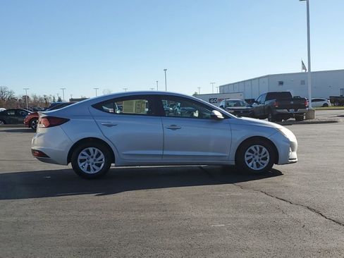 Used 2019 Hyundai Elantra SE w/ Cargo Package image 8