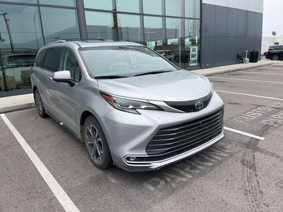 Used 2025 Toyota Sienna Platinum
