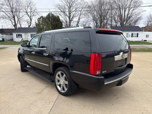 Used 2011 Cadillac Escalade ESV Premium image 7