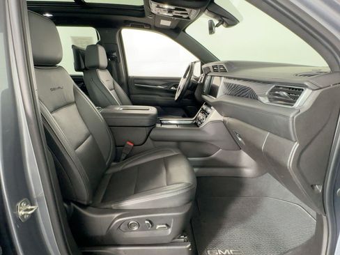 Used 2021 GMC Yukon Denali w/ Denali Ultimate Package image 28