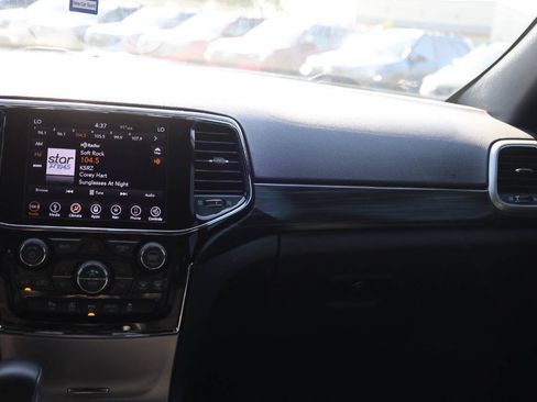Used 2019 Jeep Grand Cherokee Altitude AWD/4WD image 24