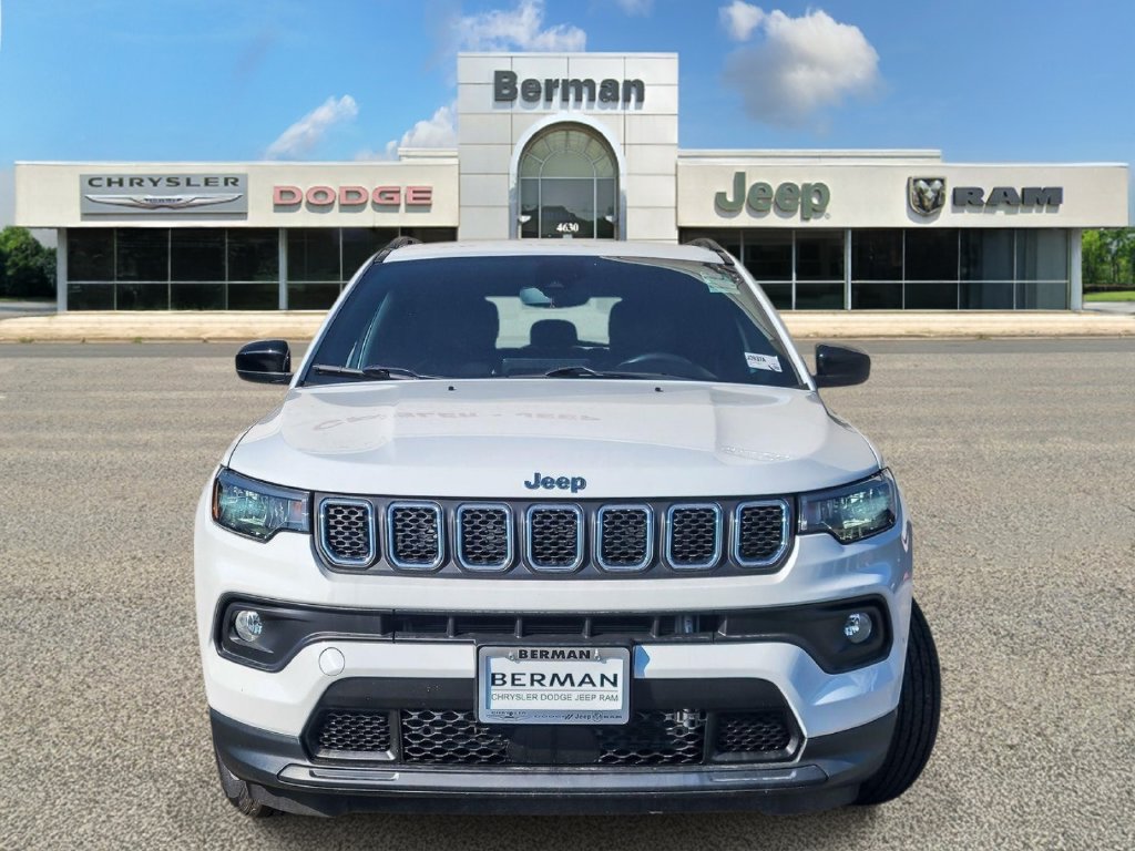 Used 2023 Jeep Compass Latitude AWD/4WD image 6