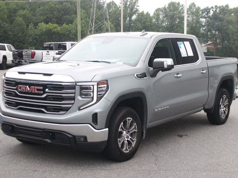 Used 2025 GMC Sierra 1500 SLT AWD/4WD image 3