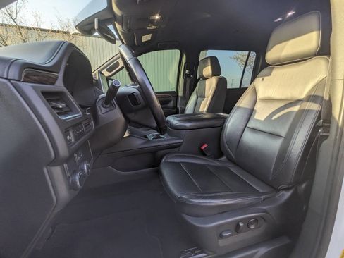 Used 2021 Chevrolet Suburban LT image 10