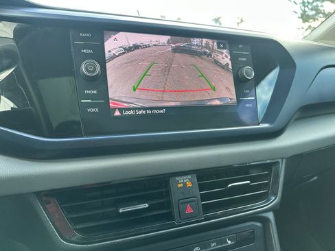 Certified 2022 Volkswagen Taos SE w/ Panoramic Sunroof Package image 10