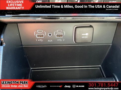 Used 2025 Jeep Grand Cherokee Limited AWD/4WD image 16