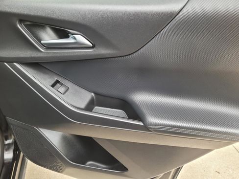 Used 2025 Chevrolet Equinox LT w/ Safety and Technology Package FWD image 11